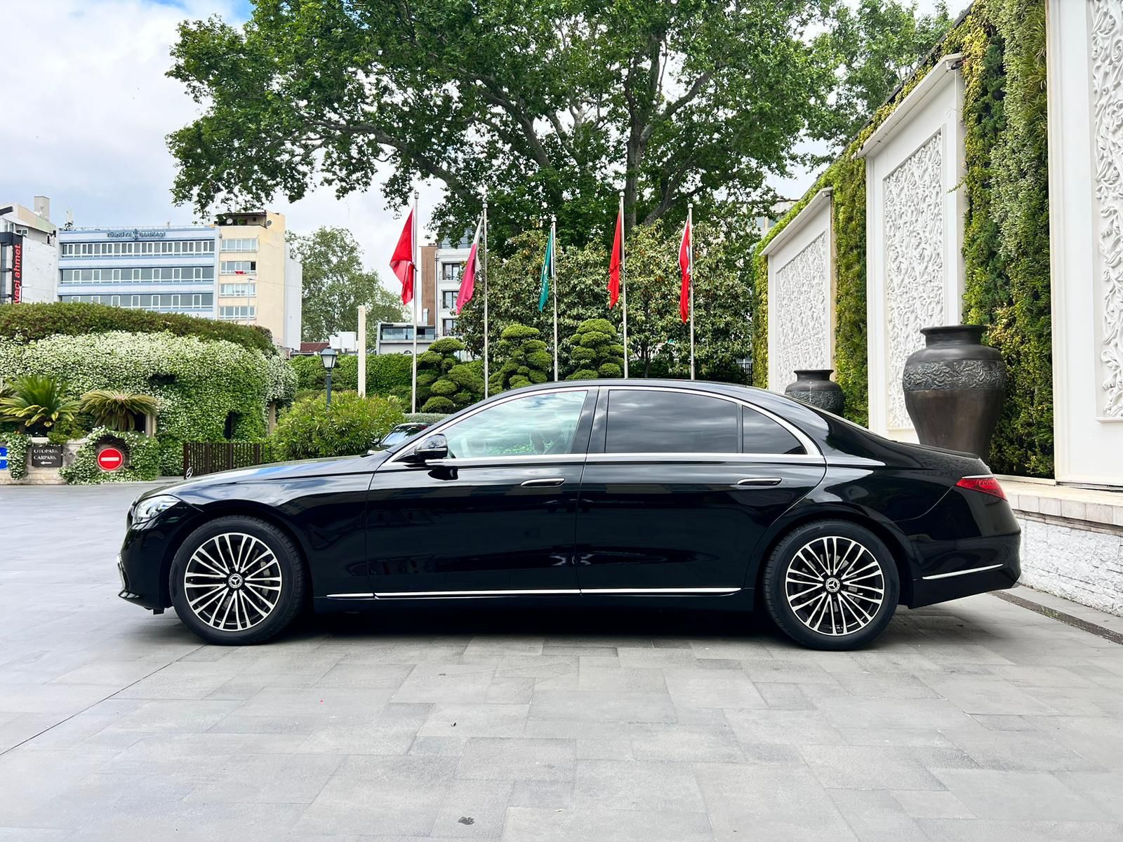 Experience Luxury: Mercedes S-Class Rental Services